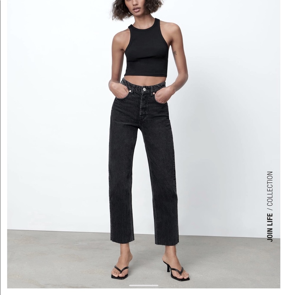 Zara Hi Rise Straight Leg Jeans. Size US 2. NWT!